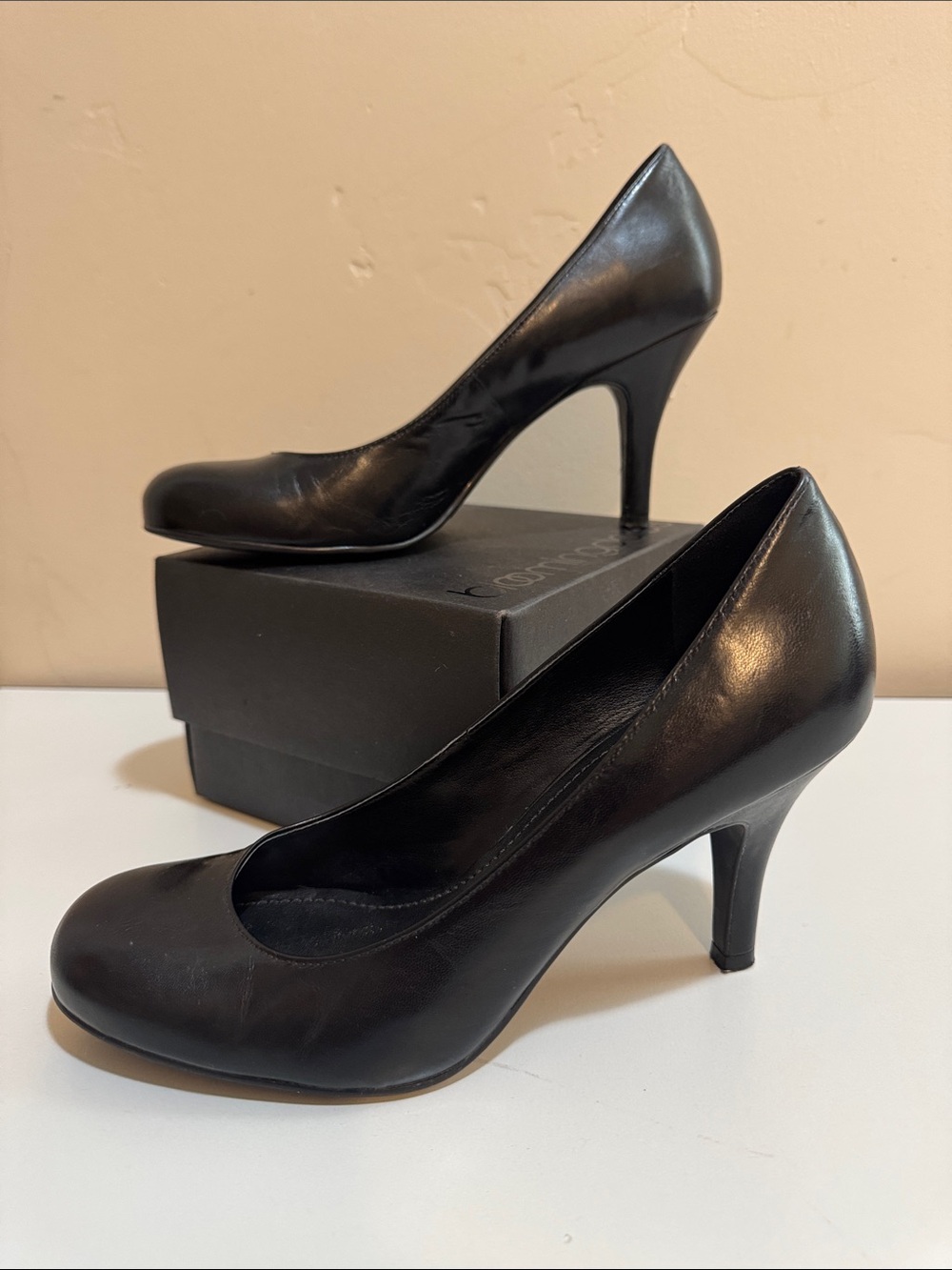 Gianni Bini Classic Black Leather Women's Pumps size 7